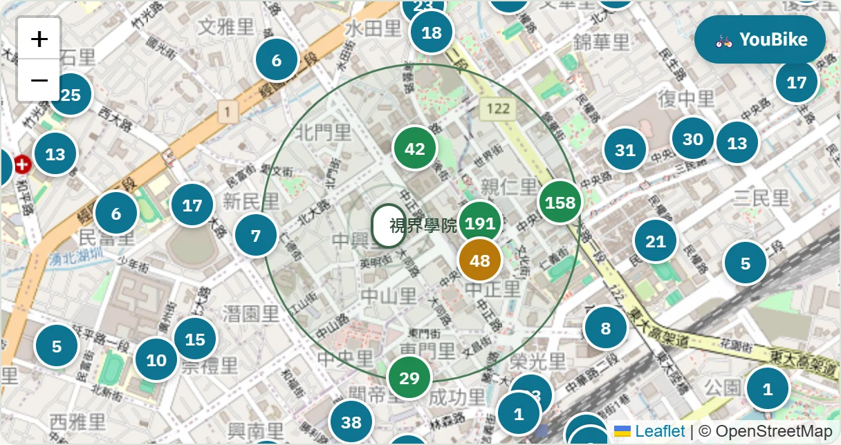 地圖打開 YouBike 圖層，藍點為各站可借數